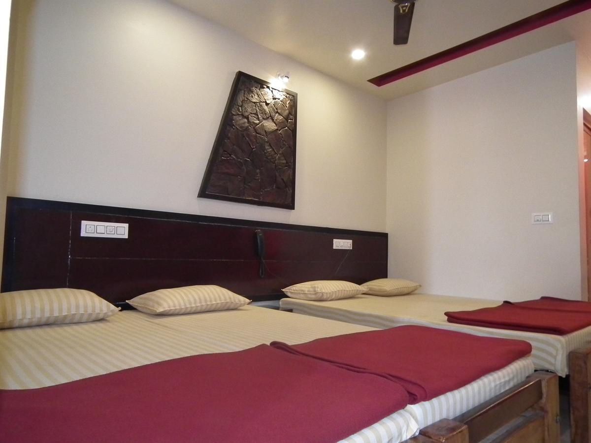 Galaxy Lodge จิกมากาลูร์ ภายนอก รูปภาพ