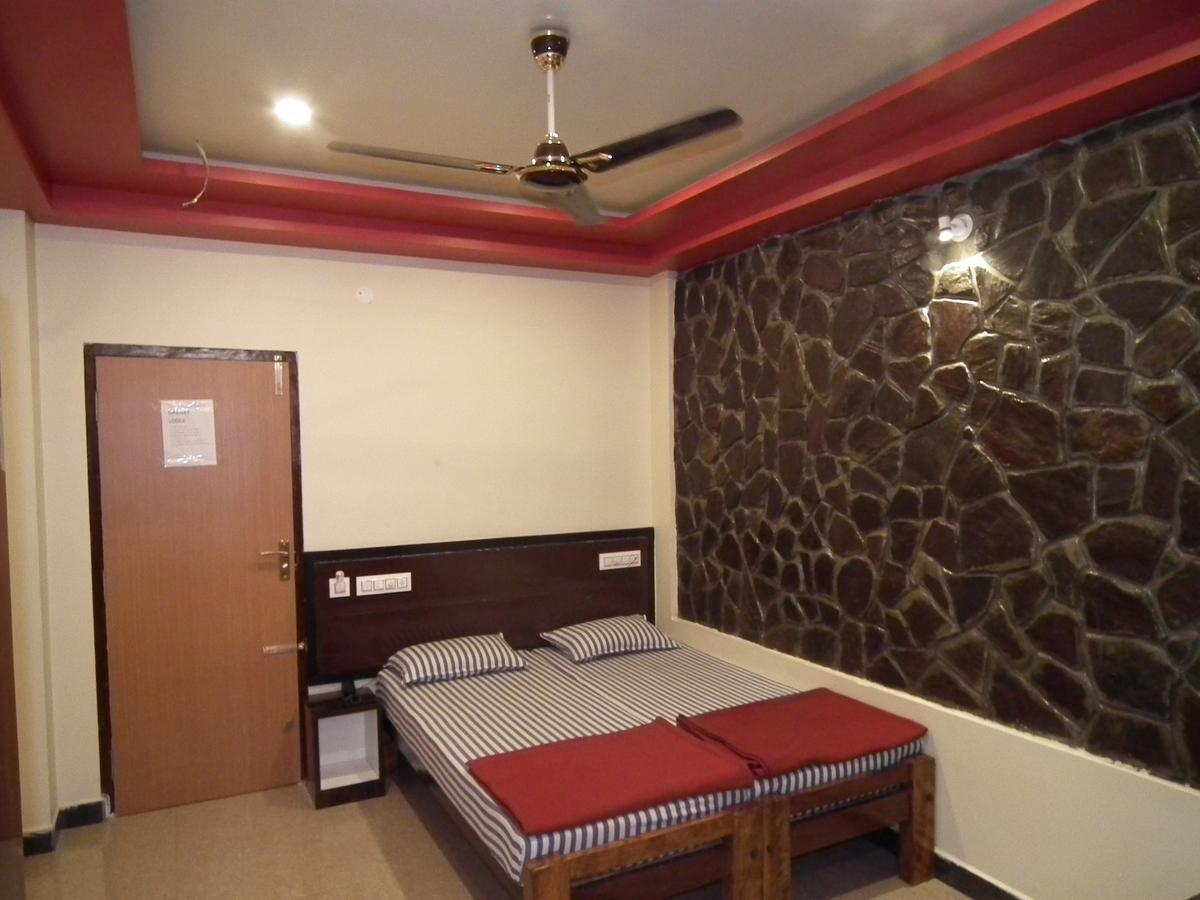 Galaxy Lodge จิกมากาลูร์ ภายนอก รูปภาพ